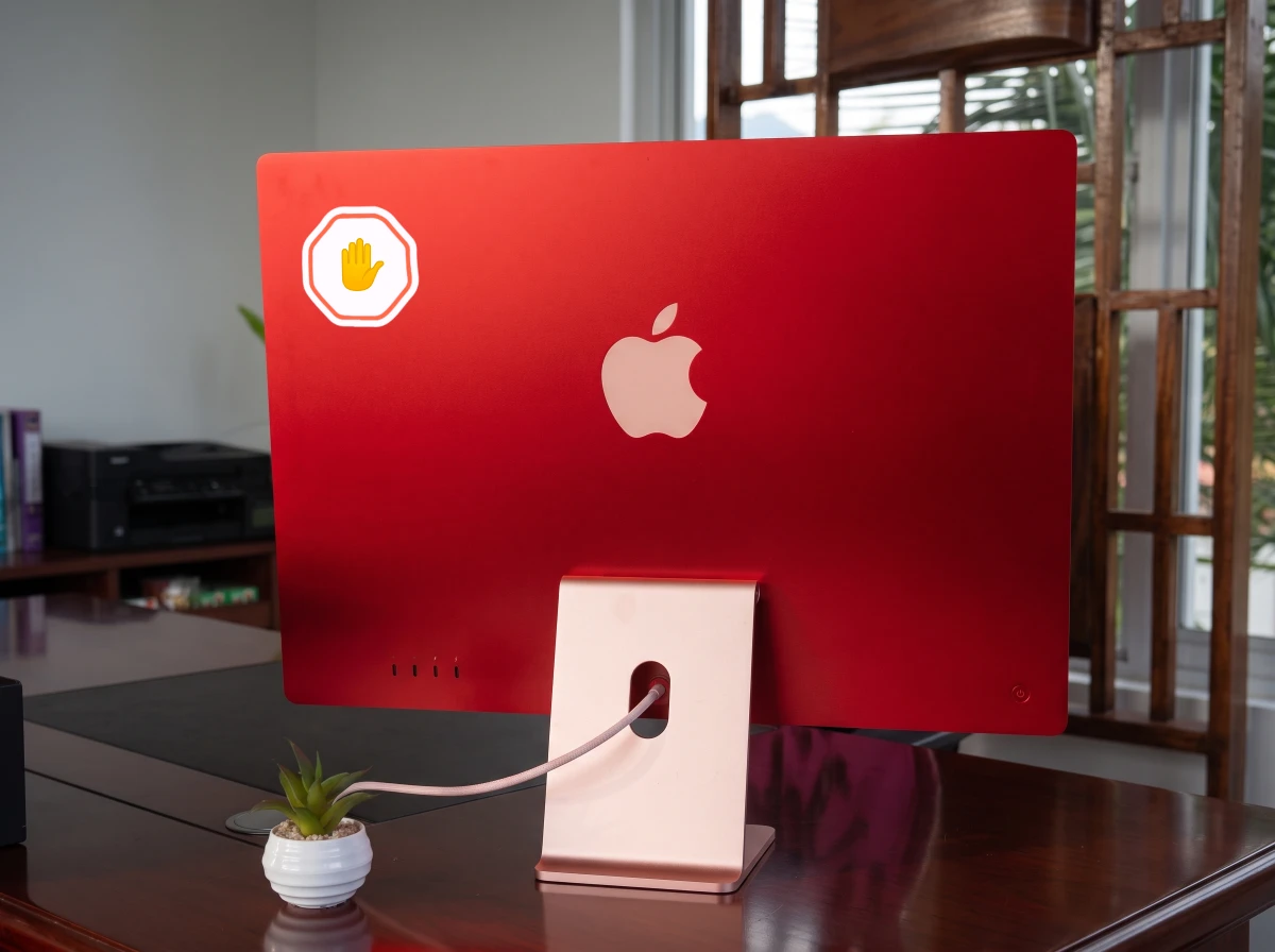 The 8 red flags to watch for when choosing a web design company in Oman, from quoting before asking to no ownership and no Arabic